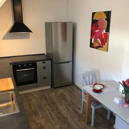 Διαμέρισμα Bel Art Etage Mit Grossem Parkplatz *