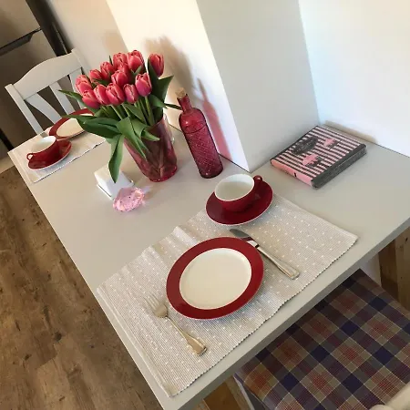 Bel Art Etage Mit Grossem Parkplatz Хан