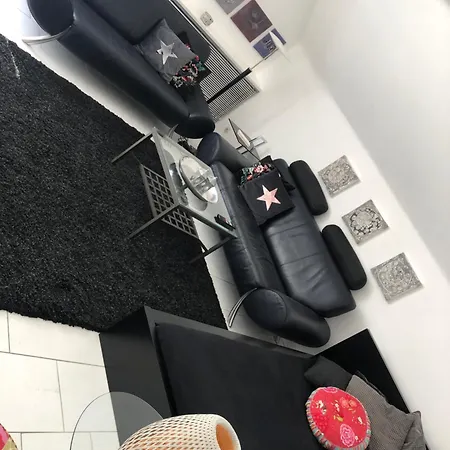 Bel Art Etage Mit Grossem Parkplatz *