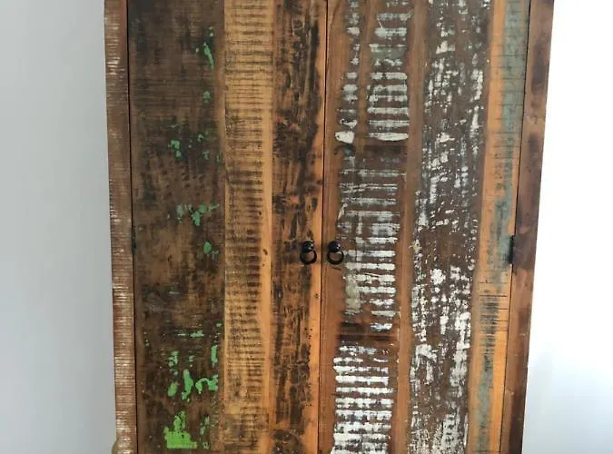 Bel Art Etage Mit Grossem Parkplatz