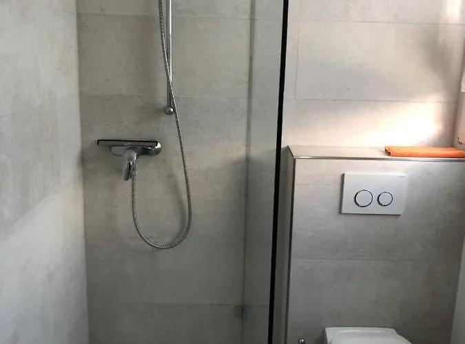 Lejlighed Bel Art Etage Mit Grossem Parkplatz Haan